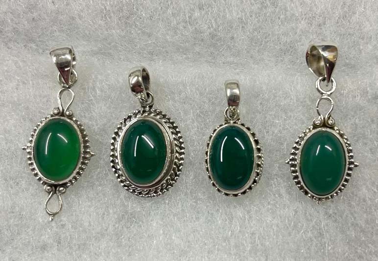 green onyx small pendasnt