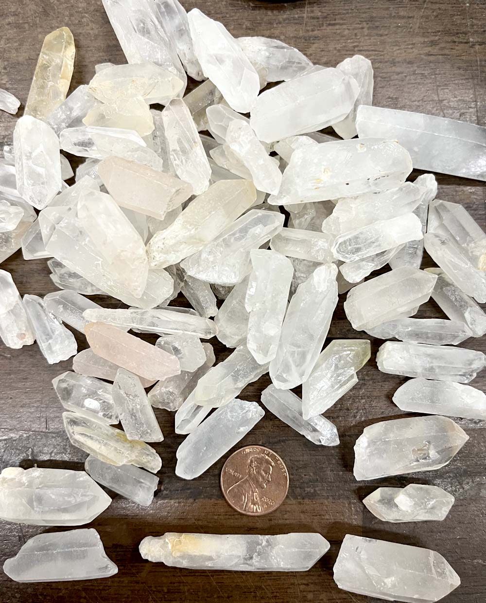 mad small quartz point #16l