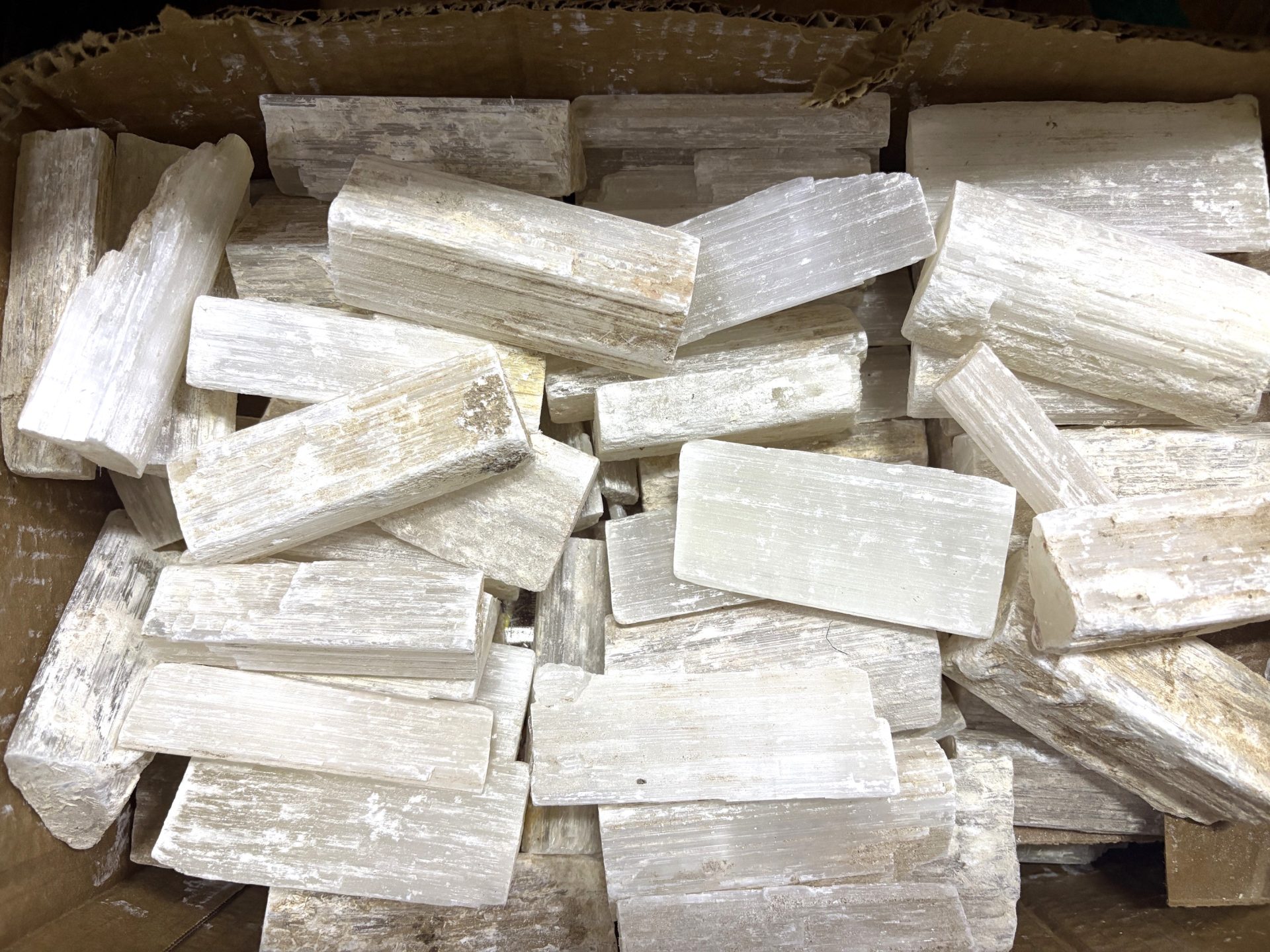 SELENITE ROUHG